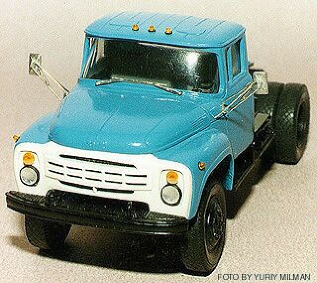 ZIL-?? 4x2 prime mover