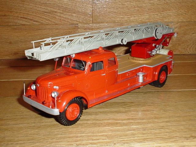 Fire Ladder AL-32 on MAZ-200 Chassis