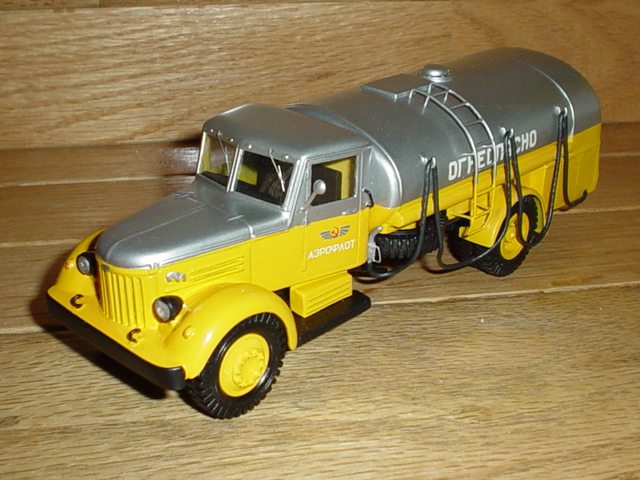 TZ-200 Airport Fulel Truck on MAZ-200 Chassis